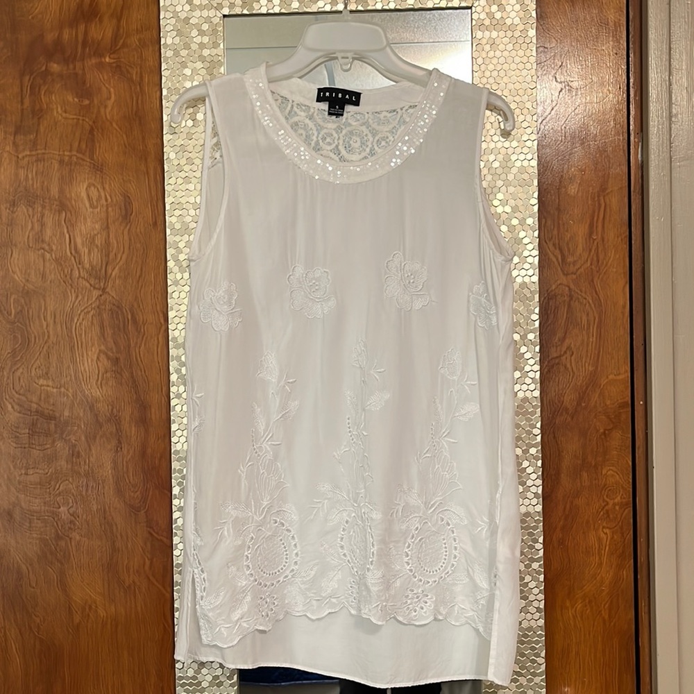 Tribal sleeveless blouse.